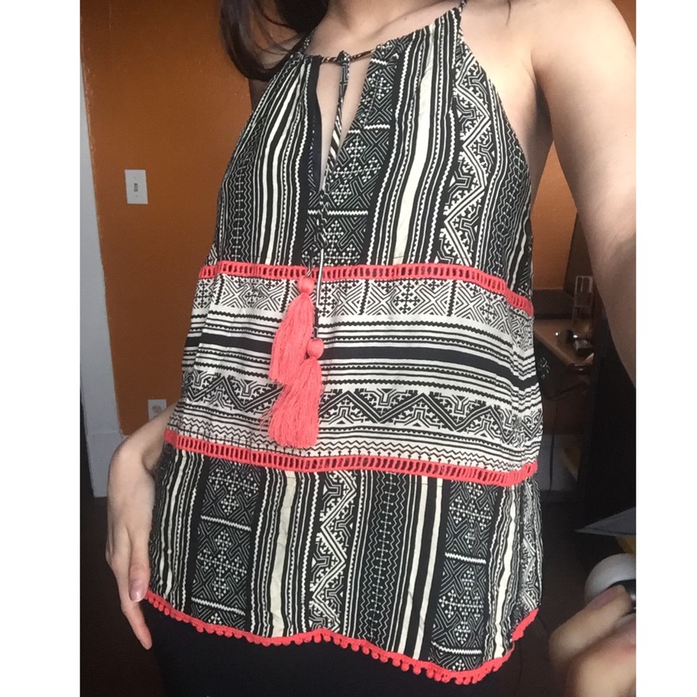 Multi patterned tank